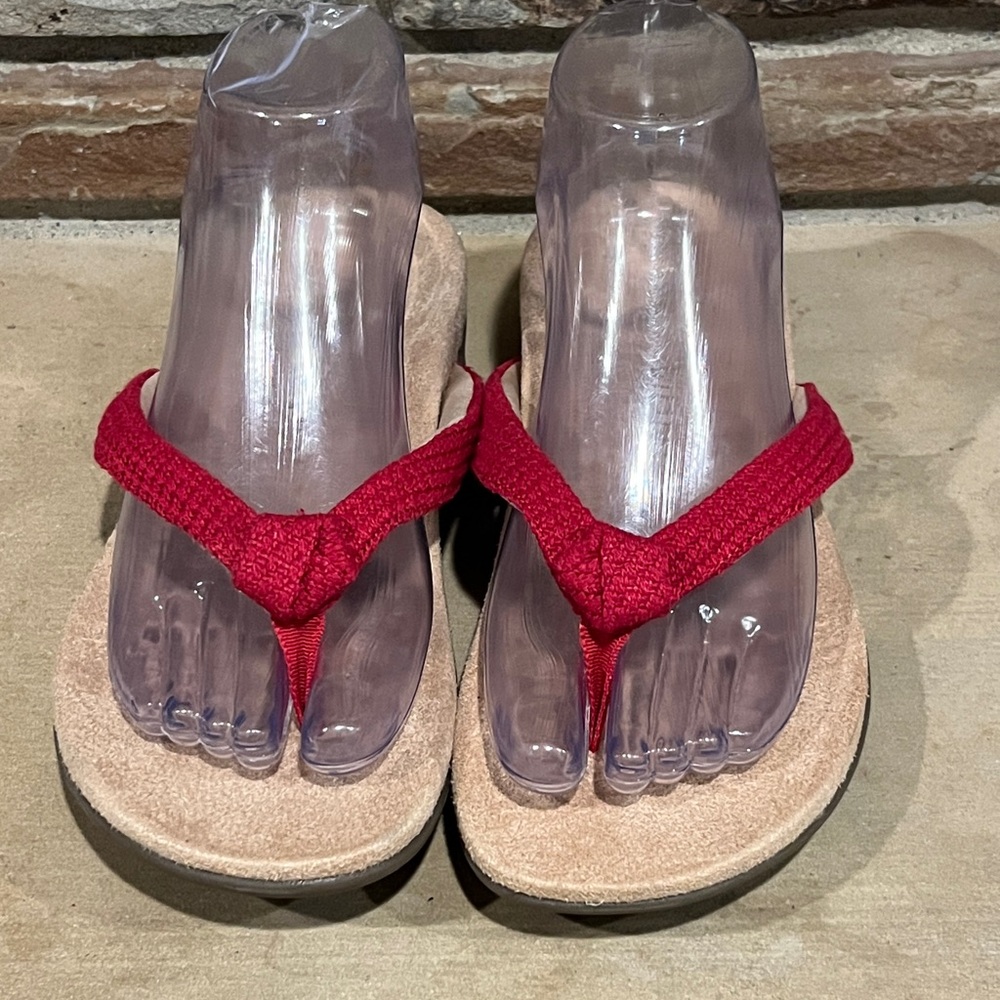 Vionic Mattie Viva Magenta Flip-Flop Supportive Sandals - Picture 2 of 7